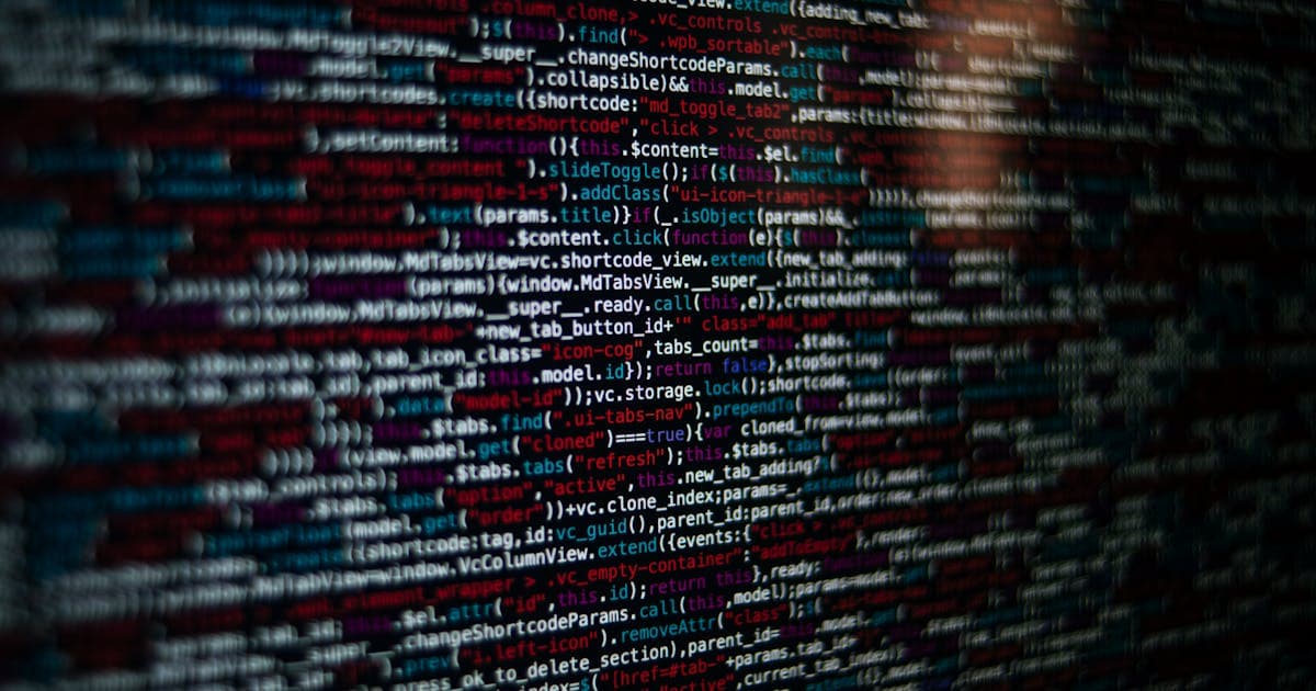 Renkli kod satırları ve yazılım çıktıları gösteren teknik ekran fotoğrafı Renkli kod satırları ve yazılım çıktıları gösteren teknik ekran fotoğrafı